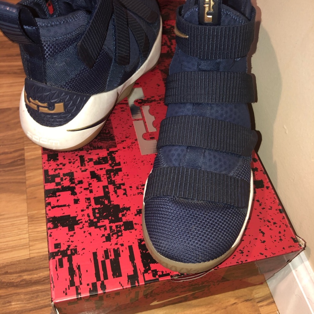 Shoes - Picture 2 of 4